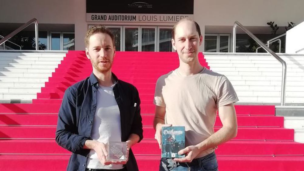 Ouvrier agricole en Ardèche, Axel Hesling (à g.) est passionné par les jeux de société. Avec son frère, il en invente depuis très longtemps. Oriflamme, leur dernière trouvaille, a décroché l’As d’Or du FIJ (1) à Cannes. © DR/C. Penet 